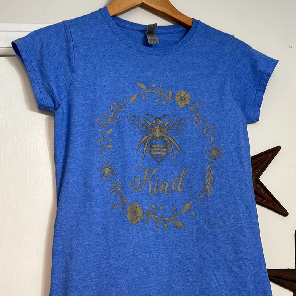 Gildan softstyle Bee Kind T-shirt M